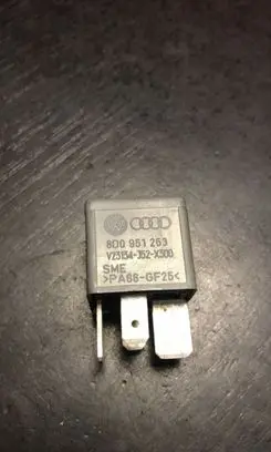 Volkswagen PASSAT B5 Other relay 8D0951253