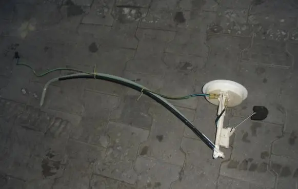 Audi A6 S6 C5 4B Fuel level sensor 