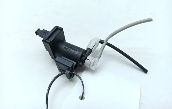Mercedes-Benz C W203 Vacuum valve A2038000178
