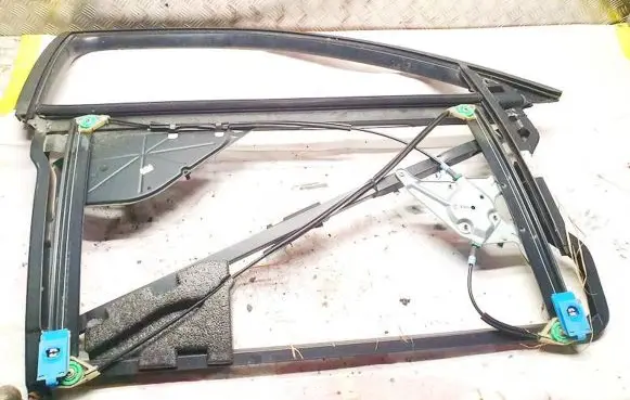 Audi A3 S3 8L Front door window/glass frame 8l3837754
