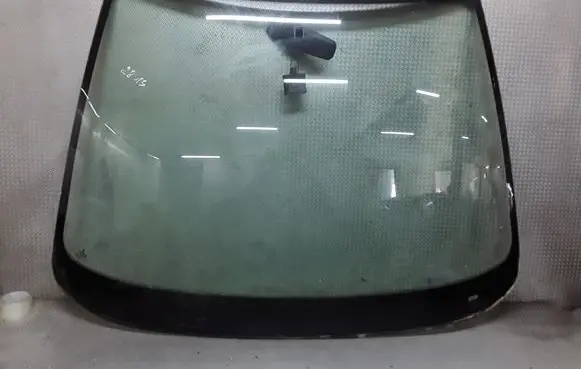 Peugeot 206 Front windscreen/windshield window 