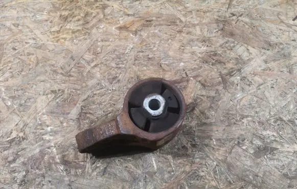 Ford F150 Engine mount bracket