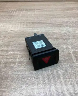 Volkswagen Golf IV Hazard light switch 1J0953235J