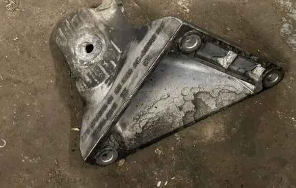 BMW 5 E60 E61 Engine mounting bracket 6761149 TF1960211