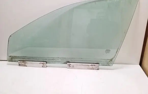 Volvo V70 Front door window glass four-door