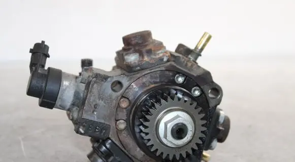 Renault Trafic II (X83) Fuel injection high pressure pump H8200950493