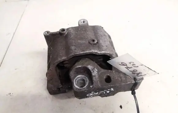 Engine mount bracket