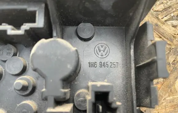 Volkswagen Golf III Tail light bulb cover holder 1H6945257