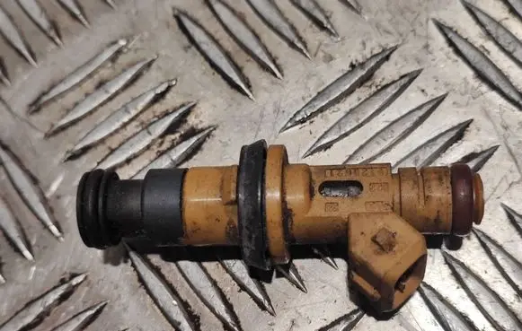 Volvo S80 Fuel injector 9125821