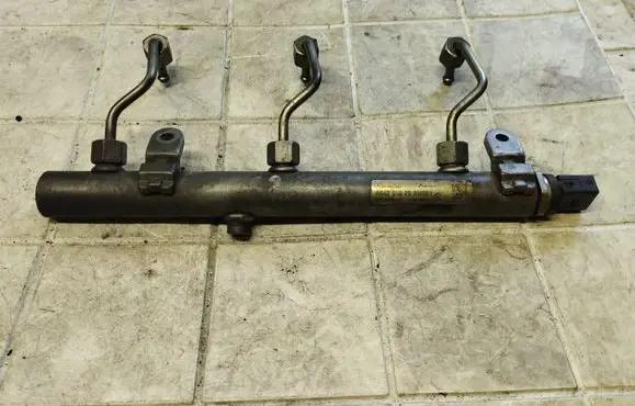 Mercedes-Benz S W221 Fuel main line pipe A6420702595 A6420702595001 0721400186