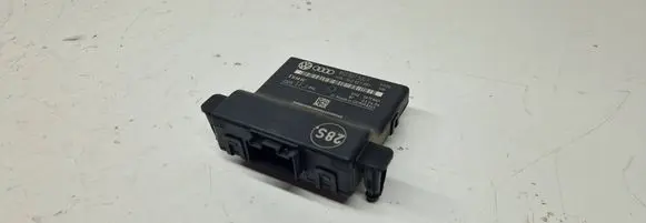 Volkswagen Golf V Gateway control module 1K0907530F 1K0907951