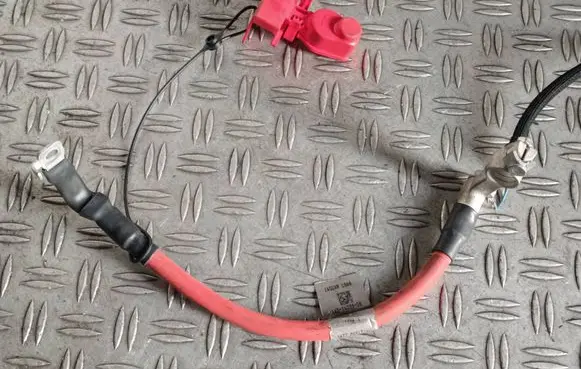 Jaguar F-Pace Positive cable (battery) J8A214300DB M0D05