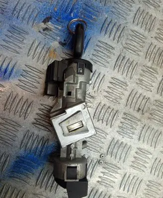 Ford Focus C-MAX Ignition lock 3M513F880AC