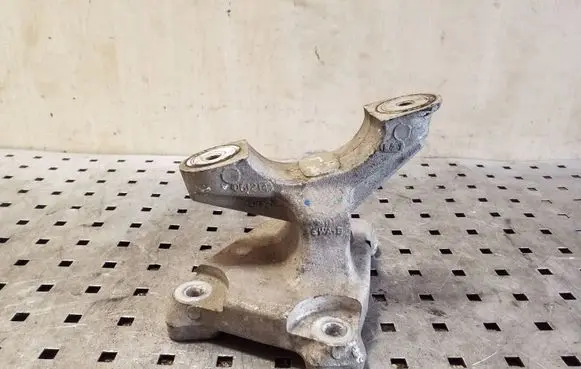 Honda CR-V Steering rack mounting bracket 