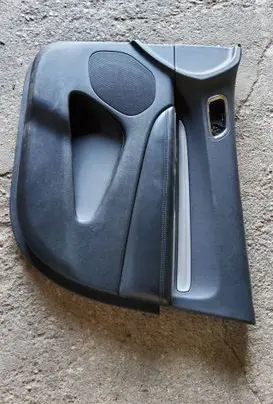 Dodge Durango Front door card panel trim 62662D 7585960 6CV782X9AB