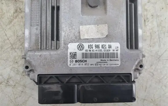 Volkswagen Golf V Engine control unit/module 03G906021QA
