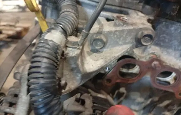 Nissan Micra Engine mounting bracket