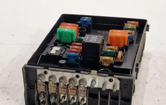 Volkswagen Golf V Fuse module 1K0937125A