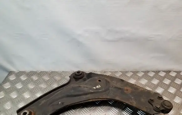 Opel Vivaro Front lower control arm/wishbone