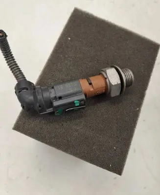 Peugeot 208 I Oil pressure sensor 9661477580