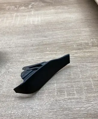 Engine bonnet/hood hinges