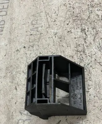 BMW 5 E60 E61 Radiator mount bracket 7542517 10808612
