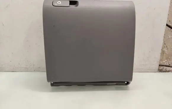 Glove box