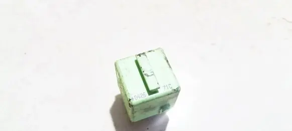 BMW 5 E39 Other relay 61368373700 v23134-k59-x312
