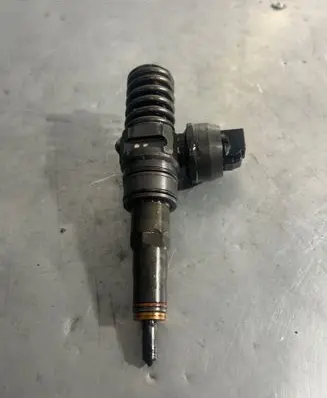 Volkswagen Caddy Fuel injector 038130073AG