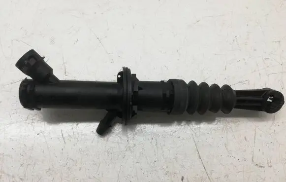 Renault Megane III Clutch master cylinder 306100019r
