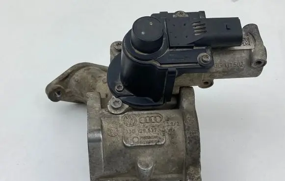 Volkswagen Caddy EGR valve 03G131501N 700678040 09T104