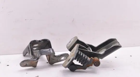 Chrysler Town u0026 Country V Front door upper hinge 878AC