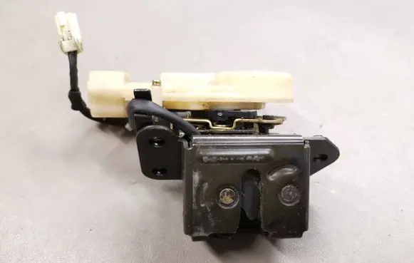 Mazda 323 Tailgate/trunk/boot lock/catch/latch