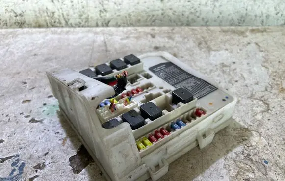 Nissan Note (E11) Fuse module
