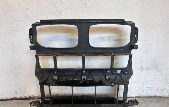 BMW X6 M Radiator cooling fan shroud