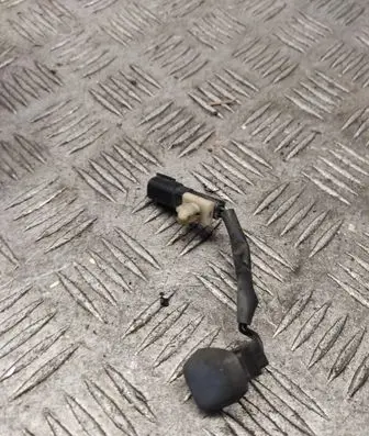 Volvo S60 Windshield washer spray nozzle 