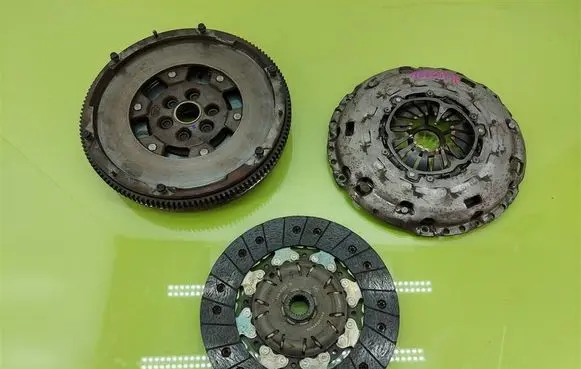 Volkswagen Golf V Clutch set kit 324035510