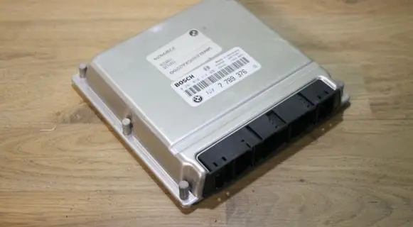 BMW 5 E39 Engine control unit/module 7789376