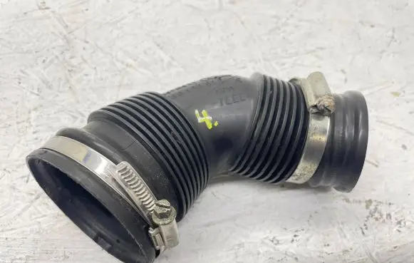 Audi A4 S4 B7 8E 8H Air intake hose/pipe 8E0129615K