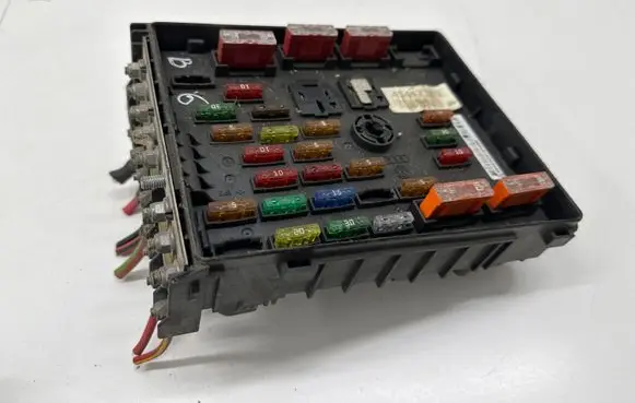 Volkswagen PASSAT B6 Fuse box set 3C0937125