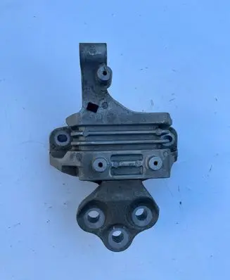 Jeep Cherokee Engine mount bracket P68270565AB