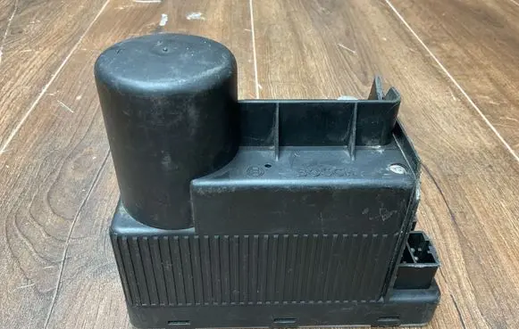 Mercedes-Benz C W202 Central locking vacuum pump 2028000948