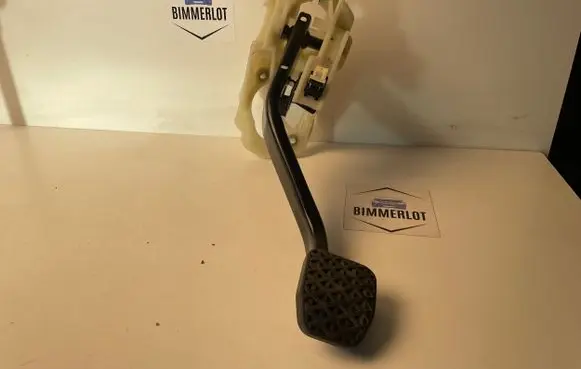BMW M3 F80 Brake pedal 2284635