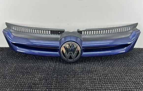 Volkswagen Golf Plus Front bumper upper radiator grill 5M0853653