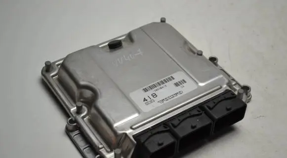 Volvo S40, V40 Engine control unit/module 30630418 0281011087