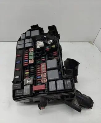 Toyota Auris E180 Fuse module 