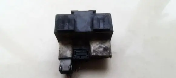 Volvo S70 V70 V70 XC Coolant fan relay 9442934