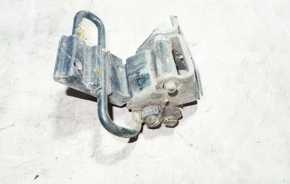 Audi A6 S6 C5 4B Rear door lower hinge 4B0833411B