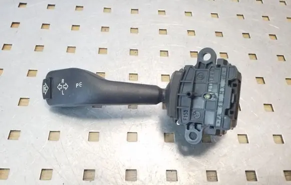 BMW 5 E39 Indicator stalk 8363668 01104010