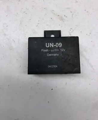 Volkswagen Caddy Tow bar relay UN09